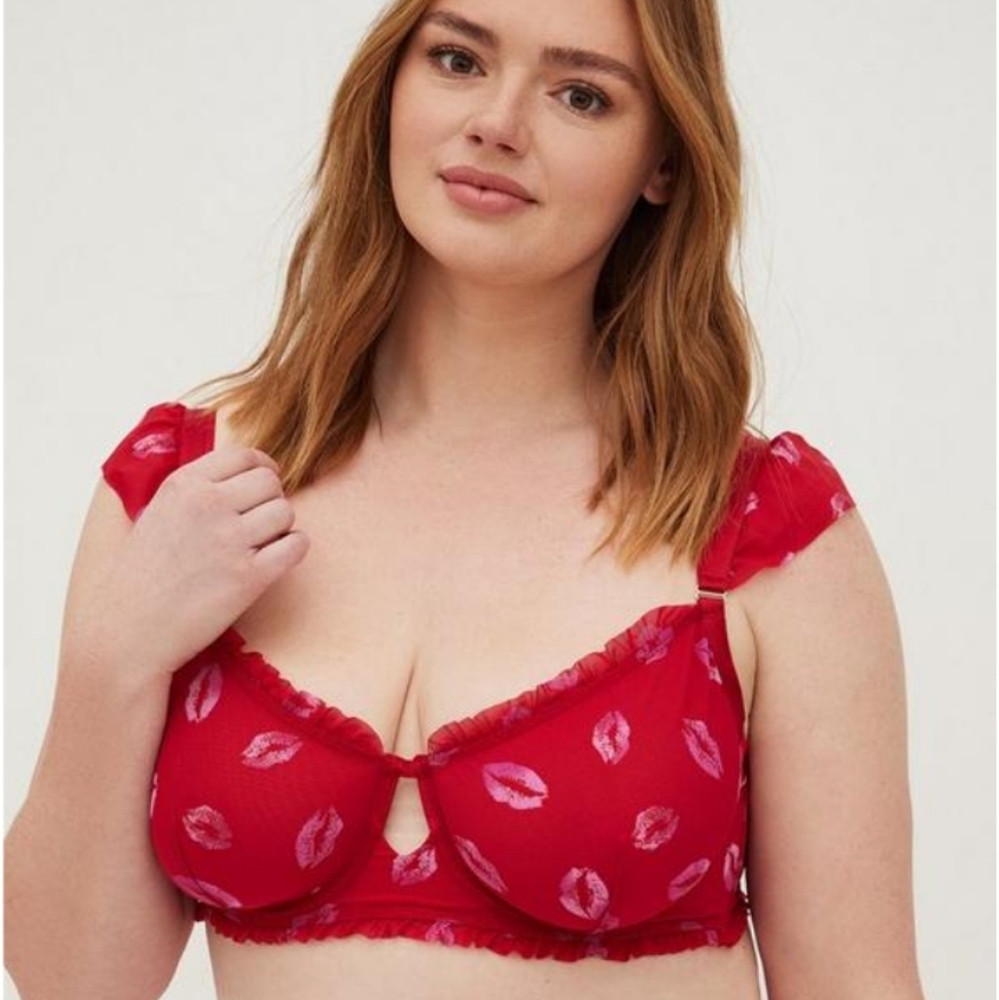 Mesh Ruffle underwire bra with matching panty